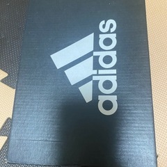 adidasキッズスニーカーの画像