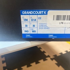 adidasキッズスニーカーの画像