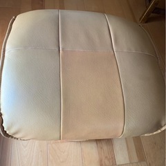 スツール　ベージュ　革製の画像