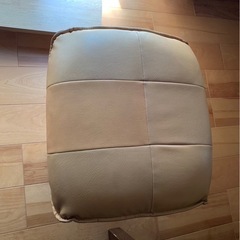 スツール　ベージュ　革製の画像