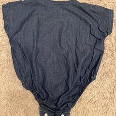 オムツ、洋服2着の画像