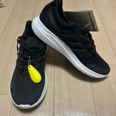 ☆adidasスニーカー25cmの画像