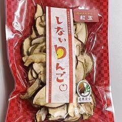 階上工場にて黒にんにくやりんご飴の製造作業の画像