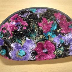 ポーチ　布製　黒×花の画像