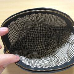 ポーチ　布製　黒×花の画像