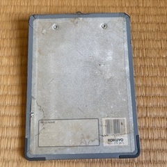 グレーのクリップボードの画像