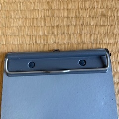 グレーのクリップボードの画像