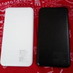 大容量モバイルバッテリー  2個セットブラック＆ホワイト 両方とも同じ10,000mAh
の画像