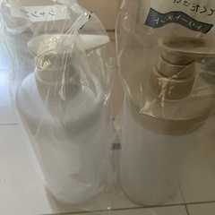 未使用ラサーナプレミオールシャンプー、トリートメント専用ボトル容器2点セットの画像