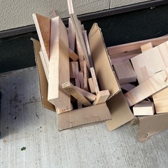 ダンボール5箱分の木の端材を差し上げます。diyやBBQにでも　