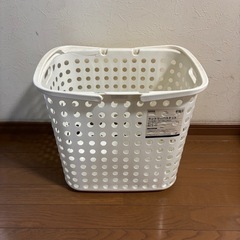 ニトリ　ランドリーバスケット（カケ有り）