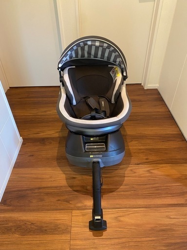 Combiチャイルドシート