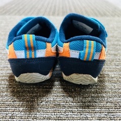 asicsスニーカー13.5の画像