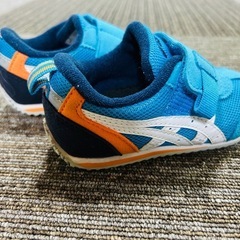 asicsスニーカー13.5の画像