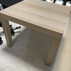 テーブルIKEA