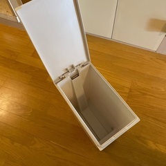 ゴミ箱の画像
