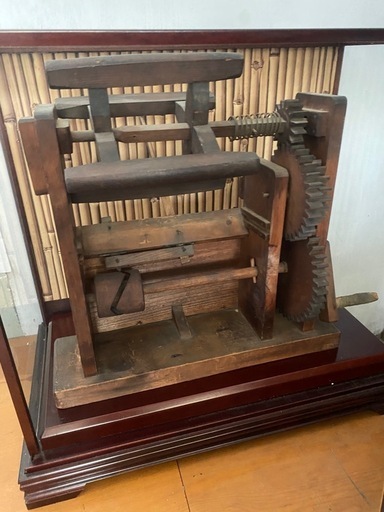 【k】　◆骨董品　蔵の扉、糸車の糸巻きで作ったテーブル◆ Yahoo!オークション - 5-5-86 座繰り機 木製 紡績 糸枠 木枠