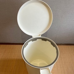 ゴミ箱の画像