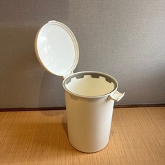 ゴミ箱の画像