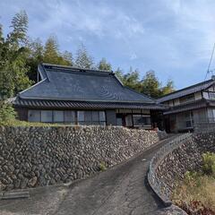 郊外でのどかな場所の住居