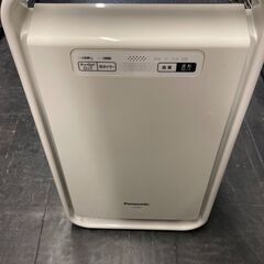 ☆中古￥2,800！Panasonic　空気清浄機　家電　201...