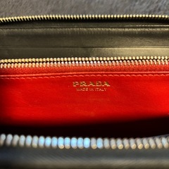 PRADA サフィアーノ　ラウンドファスナーの画像