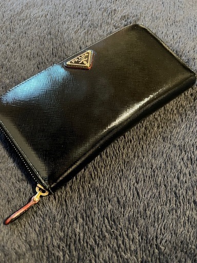 PRADA サフィアーノ　ラウンドファスナー