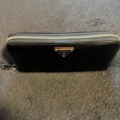 PRADA サフィアーノ　ラウンドファスナーの画像