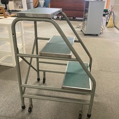 ＬＩＯＮ　キャスター付き可動式踏み台　デリカステップ　３段タイプ　　倉庫 工場 図書館 書庫 などの作業用に☆。ライオン事務器　可動式作業踏み台　 ワークステップ　デリカステップ　３段タイプ　１台　◆キャスター付
の画像