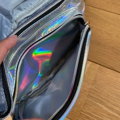 エナメル　ボディバッグの画像