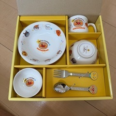 🍽【新品未使用】アンパンマン 子ども用食器ギフトセット Mサイズ...
