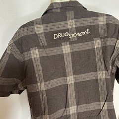 drug storesチェックシャツの画像