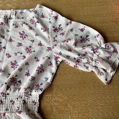 花柄トップスの画像