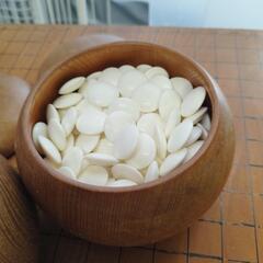 ◯段の方が使用　しっかりしたつくりの囲碁盤？と碁石　まとめての画像