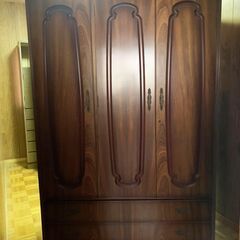 素敵なクラシックなワードローブ