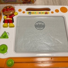 アンパンマンなどのオモチャの画像