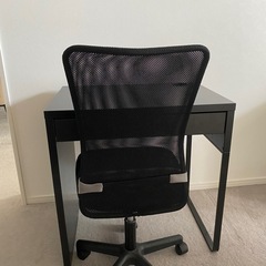 IKEAデスクとメッシュチェアー