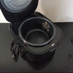 アイリスオーヤマのマイコン式炊飯器の画像