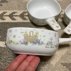 NARUMI製　花柄の白いスープ皿　3個の画像