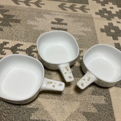 NARUMI製　花柄の白いスープ皿　3個の画像