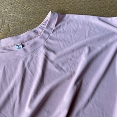 ユニクロ　ピンクトップスの画像