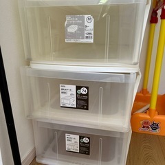 ニトリ押入れケース6個の画像