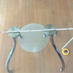 ［目立ったキズやヨゴレなし］スクエア型 ガラステーブルの画像