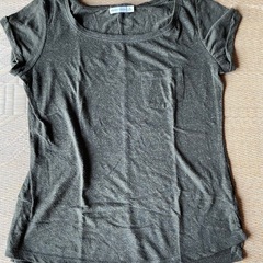 ベルシュカ　カーキTシャツ