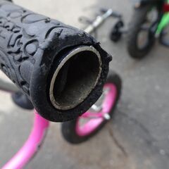 値下げ2000⇒1000　幼児用自転車２台　①バランスバイク(ペダル無自転車)　②補助輪付き自転車(手押し棒付き)の画像