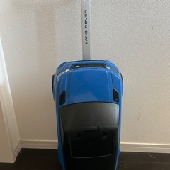 ランドローバー　乗ることもできるスーツケースの画像