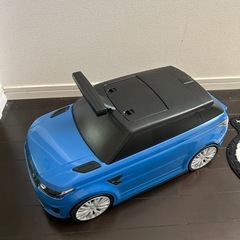 ランドローバー　乗ることもできるスーツケースの画像