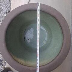 茶色の水鉢 約30cm 高さ 約40cm 直径の画像