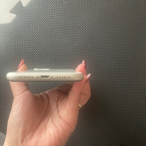 iphone11ホワイト128GB