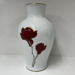 大倉陶園 花瓶 赤色木蓮 花器 高さ約27cm モクレン マグノリア フラワーベース 白磁 金彩 OKURA 札幌市 白石店 の画像